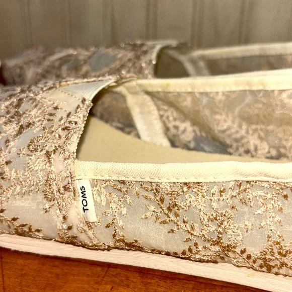 Toms Womens Alpargatas Rose Gold Metallic Hibiscus Floral Lace Size 7.5 … - Picture 8 of 15
